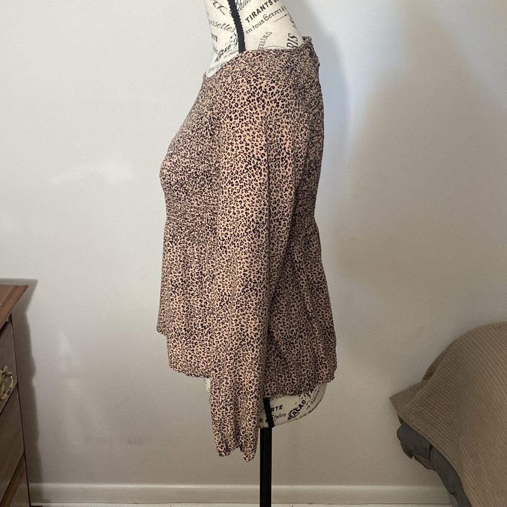URBAN Romantics Long Sleeve Smocked Leopard Print Blouse - Picture 2 of 6